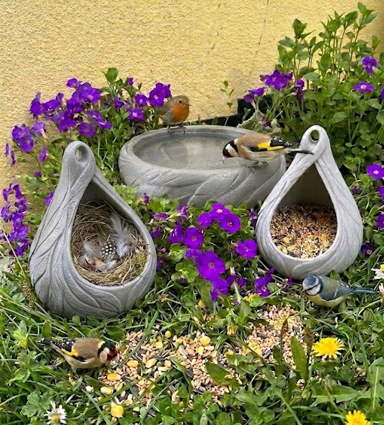 Vogeltränke Futterstelle – Vogelbad & Vogelfutterhaus für Garten & Balkon | zum Hängen oder Stellen | Unikat