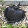 Vogeltränke Herz Insektentränke aus Guss | 14 cm