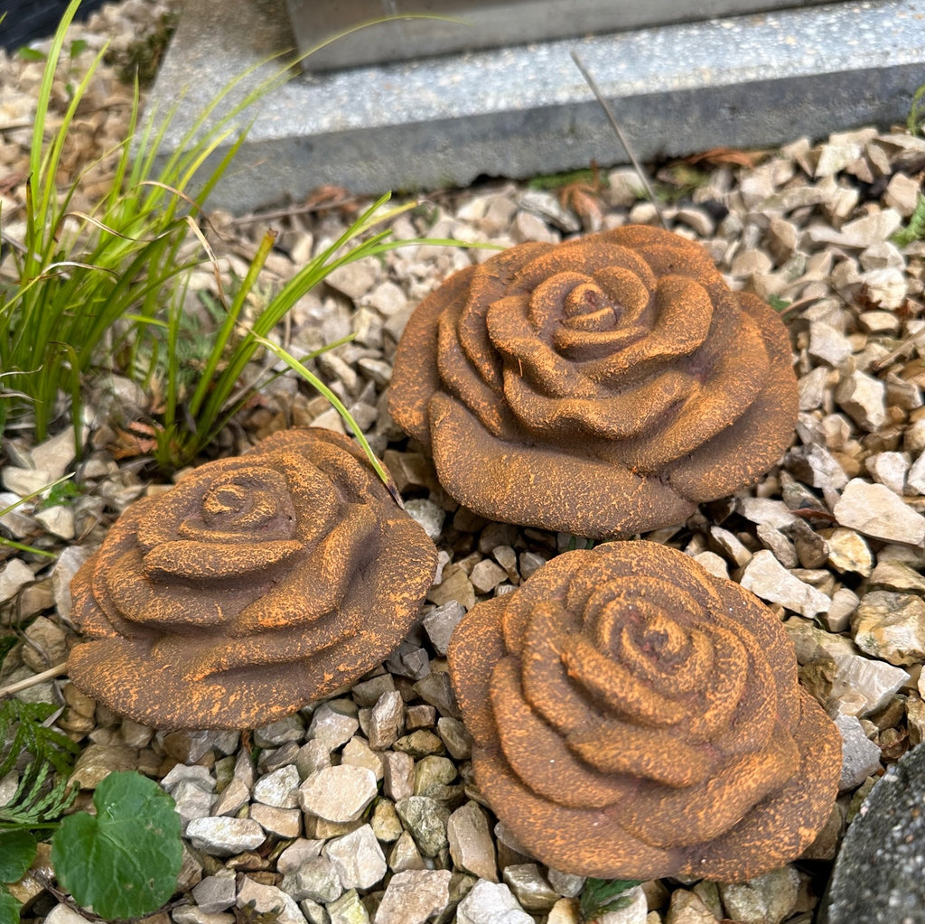 Rose 3er Set Rosenblüte Stein Rosen Blüte Blumen Steinguss frostfest  Garten Rost Metall Optik