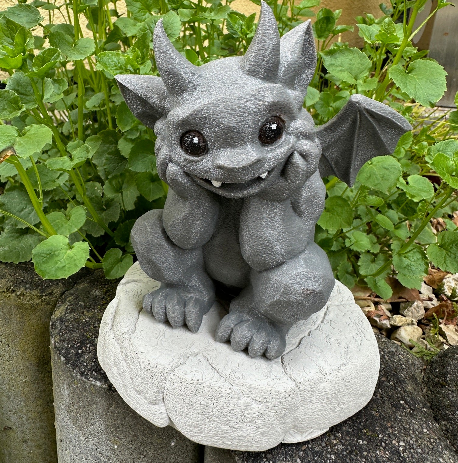 Drachen Wächter aus Steinoptik – Handgefertigte Deko Figur mit Betonplatte | Gargoyle Figur