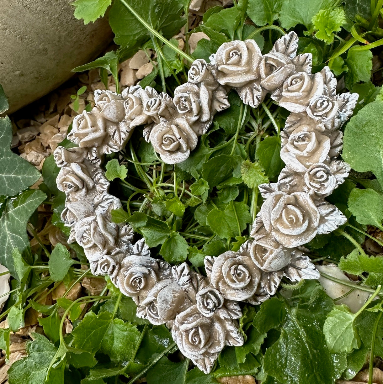 Grabschmuck Rosenblüten Rose HERZ Rosenkranz Rosenherz Grabdekoration wetterfest