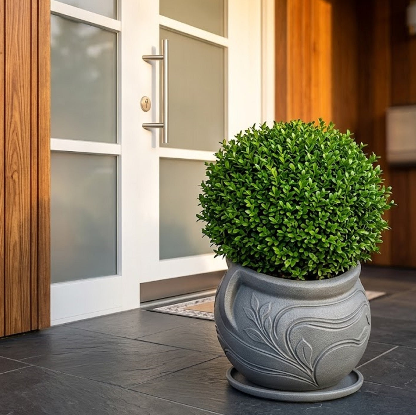 Amphore Pflanztopf mit floralem Relief – dekorativer Pflanzkübel für Garten, Terrasse & Eingangsbereich