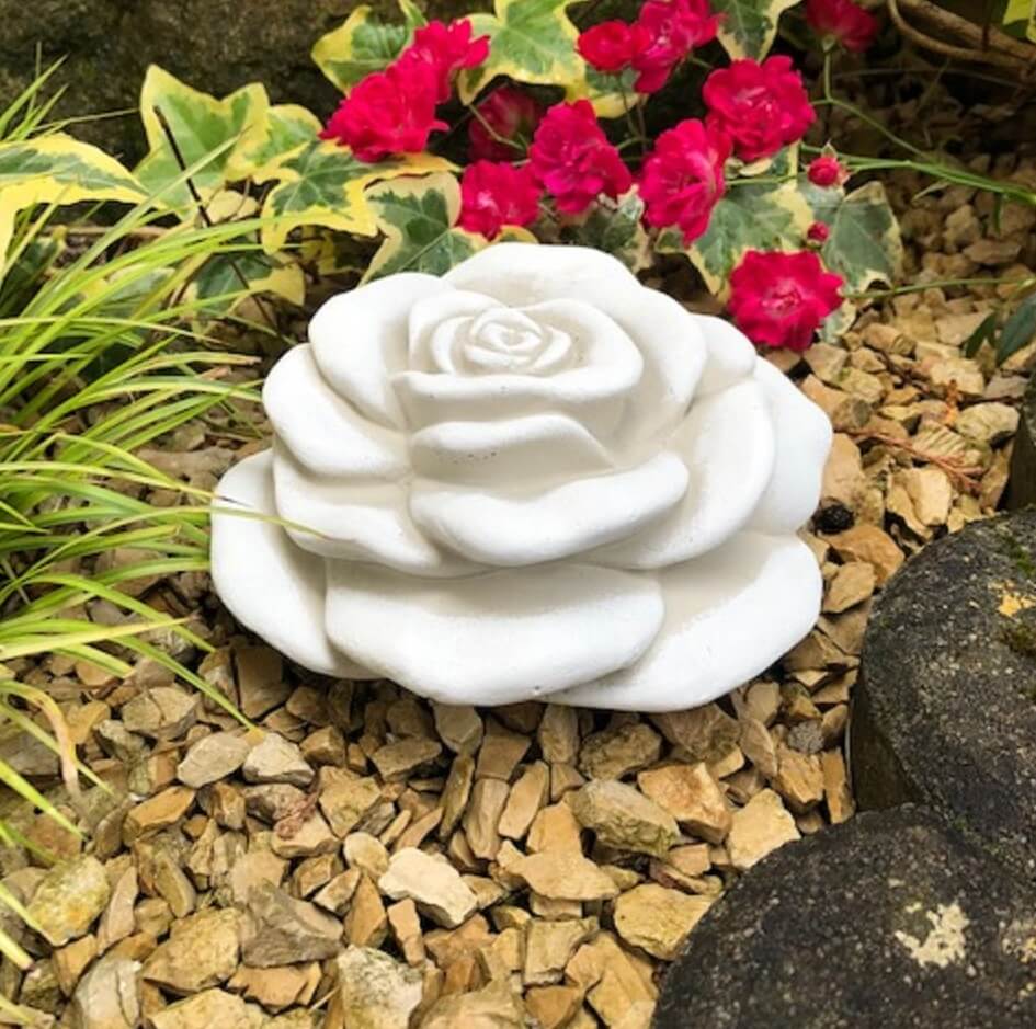 XXL Stein Rose Rosenblüte Blüte Blumen Steinguss frostfest wetterfest Garten Deko weiß 15cm 1kg
